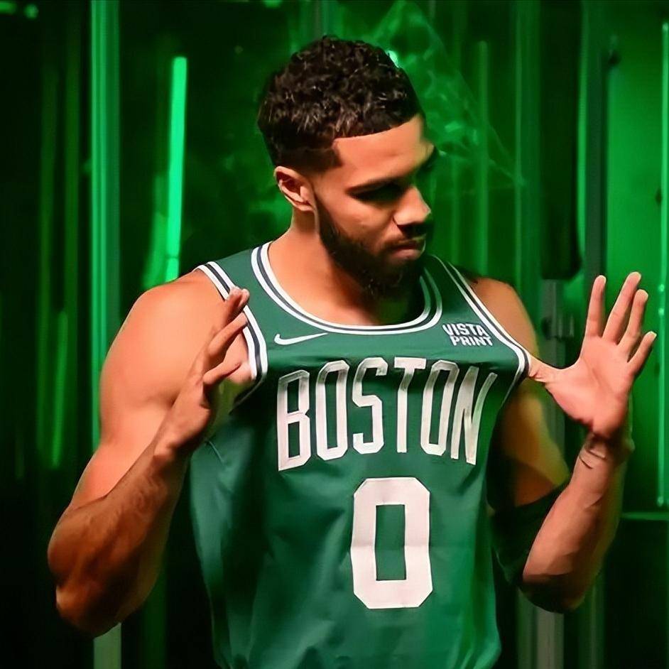 塔图姆迎来三赛季高光表现，塞尔维亚队球迷沸腾！